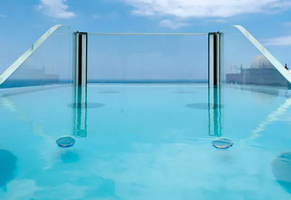 Best materials for a pool with windows (Ensure durability and clarity for your underwater view)